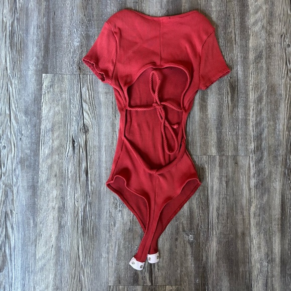 Lulu's Ribbed Bodysuit - Picture 3 of 3